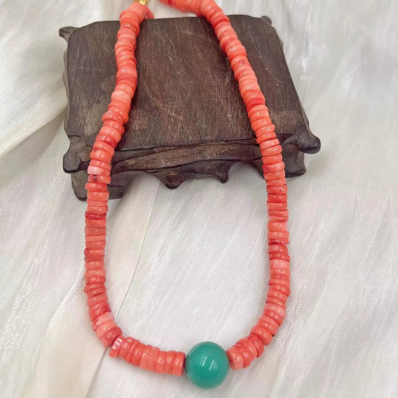 قلادة طوق زفاف نيجيري ، مجوهرا - مراجعة Freshwater Line وسعره